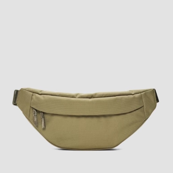 Everlane The Renew Transit Fanny Pack Nutria / Beech Green Color - Picture 4 of 9